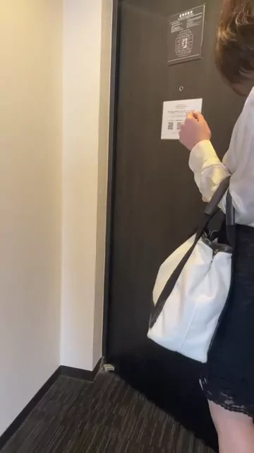 🔥寝取られスワップ貸し出しサークル🔥👿シークレットSecret👿 【未公開映像】セレブ妻AKIさんと白昼の密会　臨場感あふれるスマホ画角アングル シーン6（8:14）