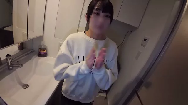 しんのすけ 家にホイホイ遊びに来た女子大生が、気づいたら王様ゲームで脱がされて中出し乱交されて日のハメ撮り。 シーン4（21:24）