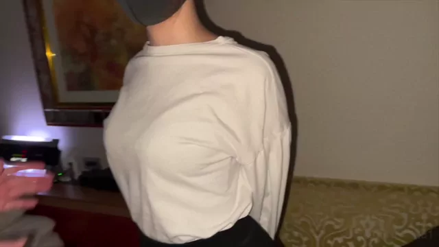 カズトラ🐯あそびにん 【マスク顔出し】あのちゃん似Eカップフェラ好きな変態女子と密会オフパコ。22歳女子大生の美乳美ボディを堪能してきました シーン1（1:35）