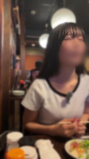 幸せの絶頂から【新婚寝取り屋】 【本編完全顔出し】31歳都内有名レストラン勤務の女性から、「かれこれ1年くらいレスです。シェフの旦那が夜の料理をしてくれなくなりました。」と連絡を受け、無許可中出し。 シーン2（6:13）