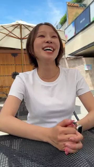 幸せの絶頂から【新婚寝取り屋】 【本編完全顔出し】31歳結婚5年目の栄養士さんから「この前のセックスが忘れられなくて...」と連絡を受け、生中出し。 シーン10（42:45）