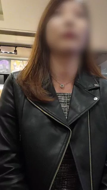 🔥寝取られスワップ貸し出しサークル🔥👿シークレットSecret👿 セレブ妻HITOMI 旦那様不在時にプライベート密会 遠隔仕込んでローター散歩 デカバイブをおま○こへぶっ刺し イキ狂うダメな人妻 シーン1（1:15）