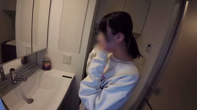 しんのすけ 家にホイホイ遊びに来た女子大生が、気づいたら王様ゲームで脱がされて中出し乱交されて日のハメ撮り。 シーン13（76:24）