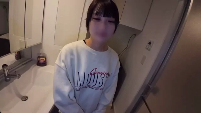 しんのすけ 家にホイホイ遊びに来た女子大生が、気づいたら王様ゲームで脱がされて中出し乱交されて日のハメ撮り。 シーン1（3:03）