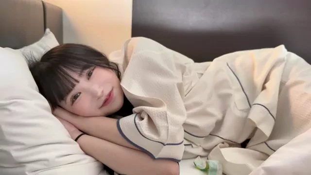白豚 疲れて寝落ちしちゃったらいつの間にか中出しレ‪‬プされてて気付かず何度もイってたみたいです…。 シーン1（1:51）