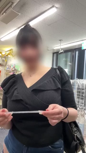 つばさ❗️【メス親と彼女と素人女】 【Ｋカップお母さん】旦那と10歳の息子がいるドスケベＫカップ母ちゃん。 シーン3（17:40）