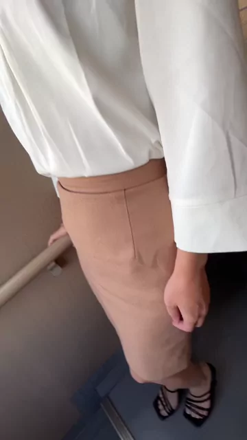 🔥寝取られスワップ貸し出しサークル🔥👿シークレットSecret👿 【スマホ縦動画】セックスレス貸し出され妻 美佳さん　性癖マッチングアプリでサークル初参加 耳元で言葉攻めすると大量潮吹き 無許可生中出し シーン1（1:11）