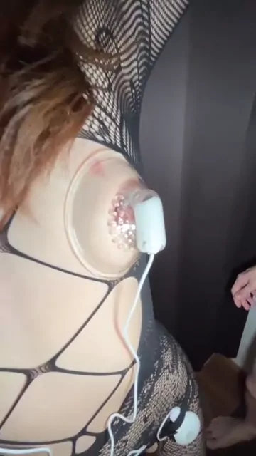 🔥寝取られスワップ貸し出しサークル🔥👿シークレットSecret👿 【スマホ縦動画Ver】フルボッキ乳首セレブ妻HITOMI 2本のチ○ポで交互に寝取られ ボディストッキング シーン5（7:34）