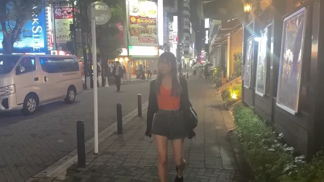 つばさ❗️【メス親と彼女と素人女】 ナンパでゲットした巨尻ギャル。「おねえさん今なにしてんの？」って声かけたら「え、いまー？ちんぽ探してんだけど〜？」って言われてナンパして声かけた側なのにびっくりしましたwwwめっちゃ男に飢えてる女の子発見した シーン1（2:13）