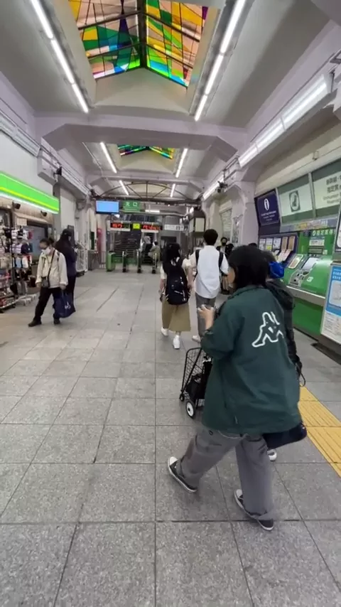 🔥寝取られスワップ貸し出しサークル🔥👿シークレットSecret👿 旦那さん公認でサークルへ加入してくれた優花さん。旦那さんとサークルメンバーと寝取られ部屋へ来てくれました。 シーン2（0:33）