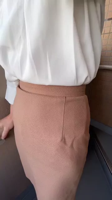🔥寝取られスワップ貸し出しサークル🔥👿シークレットSecret👿 【スマホ縦動画】セックスレス貸し出され妻 美佳さん　性癖マッチングアプリでサークル初参加 耳元で言葉攻めすると大量潮吹き 生中出し シーン6（12:58）