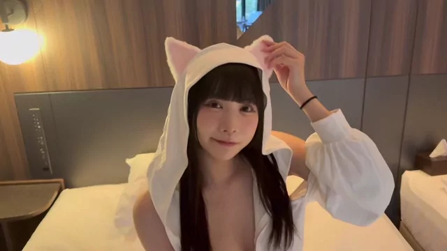 白豚 黒髪巨乳お姉さんの白猫コスがあまりにもエロすぎて理性崩壊して最後に濃いのを中に沢山出してしまった… シーン1（1:19）