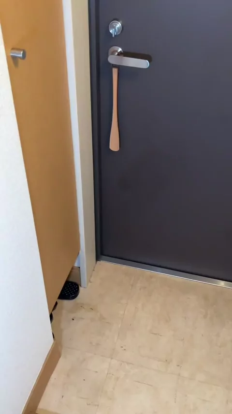 🔥寝取られスワップ貸し出しサークル🔥👿シークレットSecret👿 セレブ妻AKIさん、初めてのヤリ部屋で洗ってないチ○ポを即尺 シーン2（0:48）
