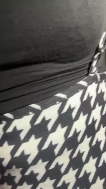 🔥寝取られスワップ貸し出しサークル🔥👿シークレットSecret👿 【スマホ縦動画】垂れ乳Mikaとハプバーへ行く前にラブホで即尺 シーン12（5:04）