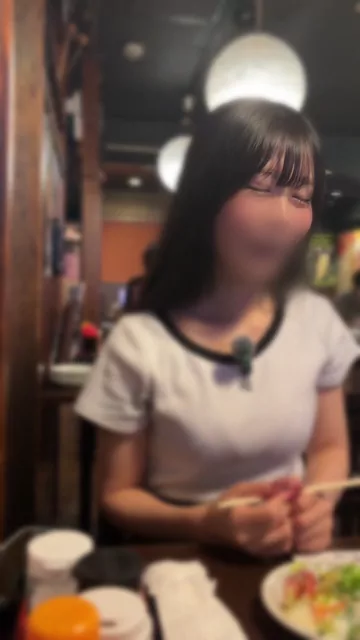 幸せの絶頂から【新婚寝取り屋】 【本編完全顔出し】31歳都内有名レストラン勤務の女性から、「かれこれ1年くらいレスです。シェフの旦那が夜の料理をしてくれなくなりました。」と連絡を受け、無許可中出し。 シーン6（22:47）