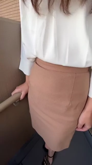 🔥寝取られスワップ貸し出しサークル🔥👿シークレットSecret👿 【スマホ縦動画】セックスレス貸し出され妻 美佳さん　性癖マッチングアプリでサークル初参加 耳元で言葉攻めすると大量潮吹き 無許可生中出し シーン14（31:51）