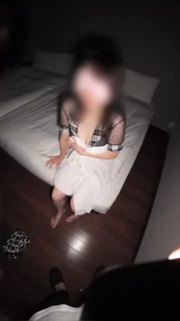 しんのすけ 居○○○屋で3人組で飲んでいた女の子達と仲良くなって、その中の1番爆乳Gカップのお○○○さんを後日呼び出して4Pして2人勝手に中○ししてしまった。 シーン1（1:12）