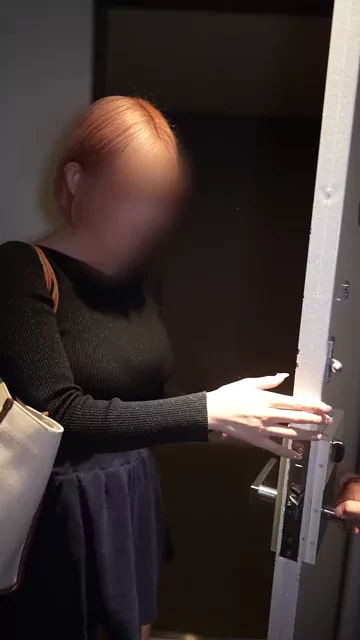 つばさ❗️【メス親と彼女と素人女】 【50部限定】毎週ジムに通ってる筋トレ女子。腹筋も割れてておっぱいも大きい。こんな子がジムいたら皆んな見ちゃうでしょ笑 シーン4（14:26）