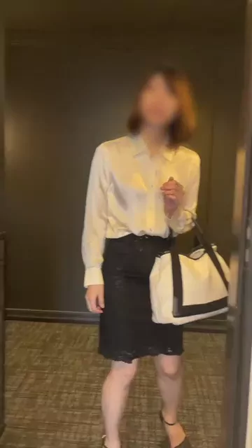 🔥寝取られスワップ貸し出しサークル🔥👿シークレットSecret👿 【未公開映像】セレブ妻AKIさんと白昼の密会　臨場感あふれるスマホ画角アングル シーン4（5:14）