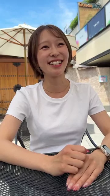 幸せの絶頂から【新婚寝取り屋】 【本編完全顔出し】31歳結婚5年目の栄養士さんから「この前のセックスが忘れられなくて...」と連絡を受け、生中出し。 シーン15（65:15）