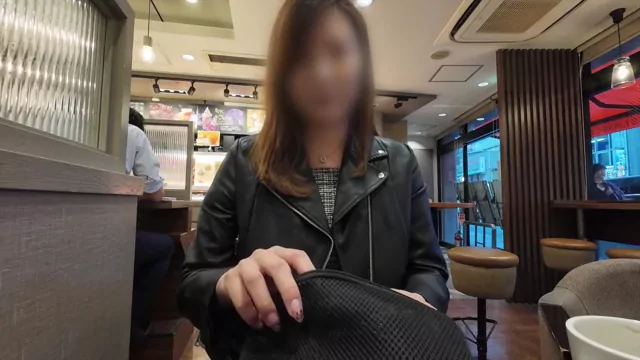 🔥寝取られスワップ貸し出しサークル🔥👿シークレットSecret👿 セレブ妻HITOMI 旦那様不在時にプライベート密会 遠隔仕込んでローター散歩 デカバイブをおま○こへぶっ刺し イキ狂うダメな人妻 シーン8（20:19）