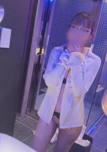 渋谷くん 【本編顔出し】仲良しインフルエンサーちゃんにガチ童貞を筆下ろしさせてみた。 シーン1（2:53）