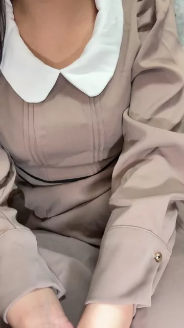 🔥寝取られスワップ貸し出しサークル🔥👿シークレットSecret👿 【スマホ縦動画】ハプバー通いがやめられない潮吹きド淫乱人妻ゆみ　セフレをヤリ部屋に連れ込み初めての公開セックスでおチ○ポください連呼してハメ潮 シーン4（12:42）