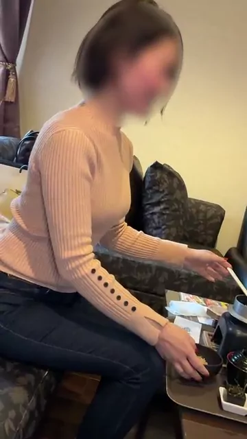XYZ//奢らせ屋 人妻って一回チンポに堕ちたら一切家庭の事顧みなくなってどこまでもチンポを追い求めるからすごいですよね今日も旦那の口座から金抜いて奢ってくれる シーン12（2:18）