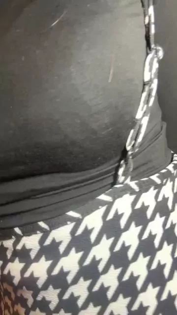 🔥寝取られスワップ貸し出しサークル🔥👿シークレットSecret👿 【スマホ縦動画】垂れ乳Mikaとハプバーへ行く前にラブホで即尺 シーン11（4:38）