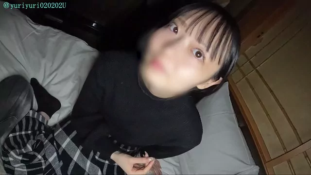 ユーリ 【顔出し】最近初めてできた彼氏とのエッチが痛すぎてトラウマで他の子みたいに気持ちよくなりたいって会いに来てくれたクール系S級美女ちゃんの初中イキも初中出しも貰ってきた。 シーン2（5:32）