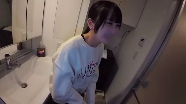 しんのすけ 家にホイホイ遊びに来た女子大生が、気づいたら王様ゲームで脱がされて中出し乱交されて日のハメ撮り。 シーン5（27:30）
