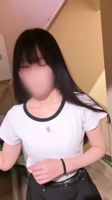 幸せの絶頂から【新婚寝取り屋】 【本編完全顔出し】31歳都内有名レストラン勤務の女性から、「かれこれ1年くらいレスです。シェフの旦那が夜の料理をしてくれなくなりました。」と連絡を受け、無許可中出し。 シーン7（26:55）