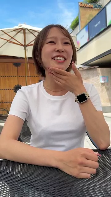 幸せの絶頂から【新婚寝取り屋】 【本編完全顔出し】31歳結婚5年目の栄養士さんから「この前のセックスが忘れられなくて...」と連絡を受け、生中出し。 シーン12（51:45）