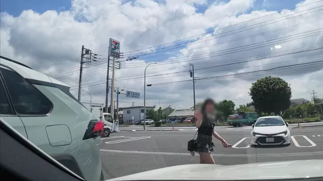 つばさ❗️【メス親と彼女と素人女】 【顔出しで流出】Ｐ活女子懲らしめた。1回目会った時は食事のみ、今回も食事だけだと約束して会いました。結果:車内で雑に中出し シーン4（16:42）